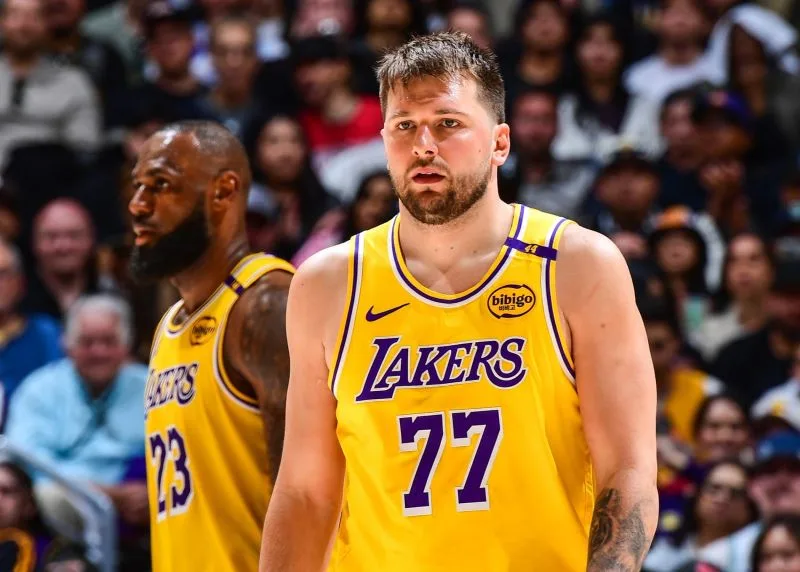湖人LeBronJames與LukaDoncic雙核驅動