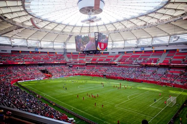 卑詩球場屋頂可開關不但無畏風雨還能營造不同氣氛(photo:destinationvancouver)/金享娛樂城