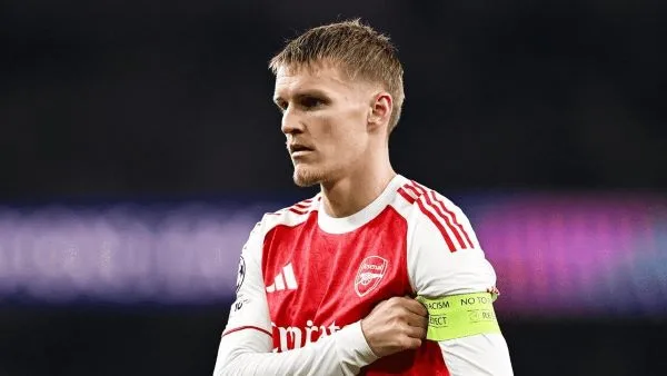 Martin Ødegaard身披阿森納與挪威國家隊隊長袖標(photo:arsenal)/金享娛樂城